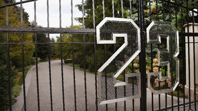 HIGHLAND PARK, IL - OCTOBER 21: A gate with the number 23 controls access to the home of basketball legend Michael Jordan on October 21, 2013 in Highland Park, Illinois. Twenty-three is the number Jordan wore while playing basketball for the Chicago Bulls. The home which had been offered for sale for $29 million and later dropped to $21 million is scheduled to be sold at auction on November 22. The 32,683-squre-foot home features nine bedrooms, 19 bathrooms, a 15-car attached garage and an 