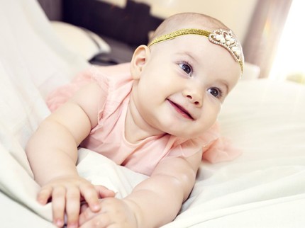 25 Nama Bayi Perempuan dari Berbagai Bahasa Bermakna Pemberian
