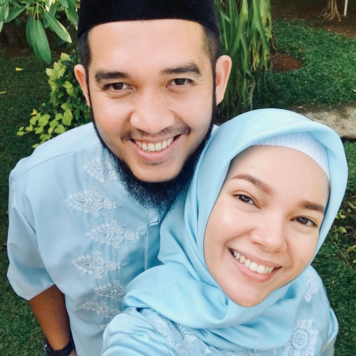 Harmonis, 7 Potret Dewi Sandra & Agus Rahman yang Sudah 9 Tahun Menikah