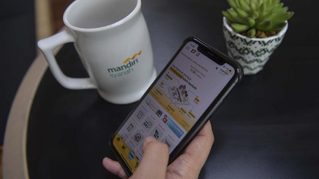 Akuisisi bank konvensional oleh startup disebut bisa memangkas operasional dengan tidak mendirikan kantor cabang dan bayar mahal karyawan.