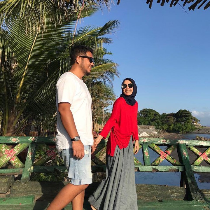 <p>Selama 9 tahun menikah, rumah tangga Dewi Sandra dan Agus sangat harmonis dan jauh dari gosip miring. (Foto: Instagram @dewisandra)</p>