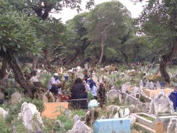 4 Hal yang Tidak Diperbolehkan saat Ziarah Kubur, Yuk Disimak! 4 Hal yang Tidak Diperbolehkan saat Ziarah Kubur, Yuk Disimak!