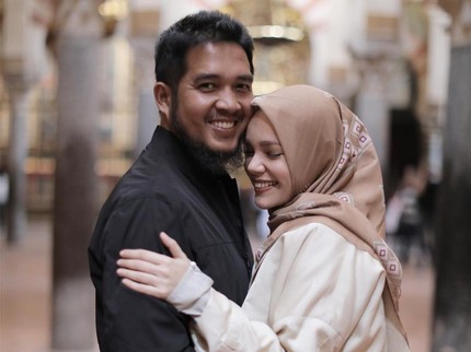 Harmonis, 7 Potret Dewi Sandra & Agus Rahman yang Sudah 9 Tahun Menikah