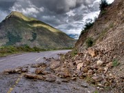 Tiga Orang Tewas dan Belasan Korban Hilang Akibat Longsor di India