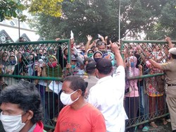 Dikira Ada Pembagian Sembako, Kantor Baznas Kabupaten Bogor Diserbu Warga