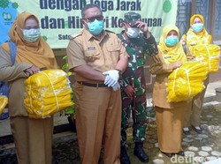 Baju Hazmat Disebar untuk Tenaga Medis Puskesmas di Sukabumi