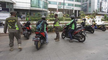 HP Diduga Terlindas, Ojol Kejar Pemobil Sampai ke Lobi Mal di Jaksel