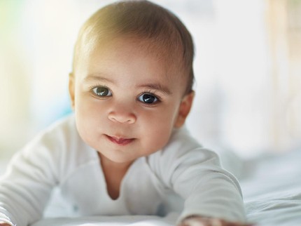 20 Nama Bayi Laki-laki Terinspirasi dari Bulan Ramadhan yang Penuh Berkah