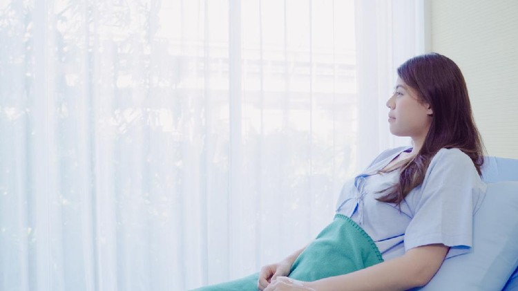 melahirkan Beautiful Asian patient sick and sleeping while staying on Patient's bed at hospital. Medicine and health care concept.
