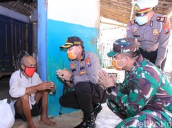 Polisi dan TNI Madiun Ajak Kaum Disabilitas Bagikan 500 Paket Sembako