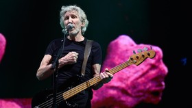 Pakai Kostum Nazi, Pendiri Pink Floyd Diperiksa Polisi Jerman