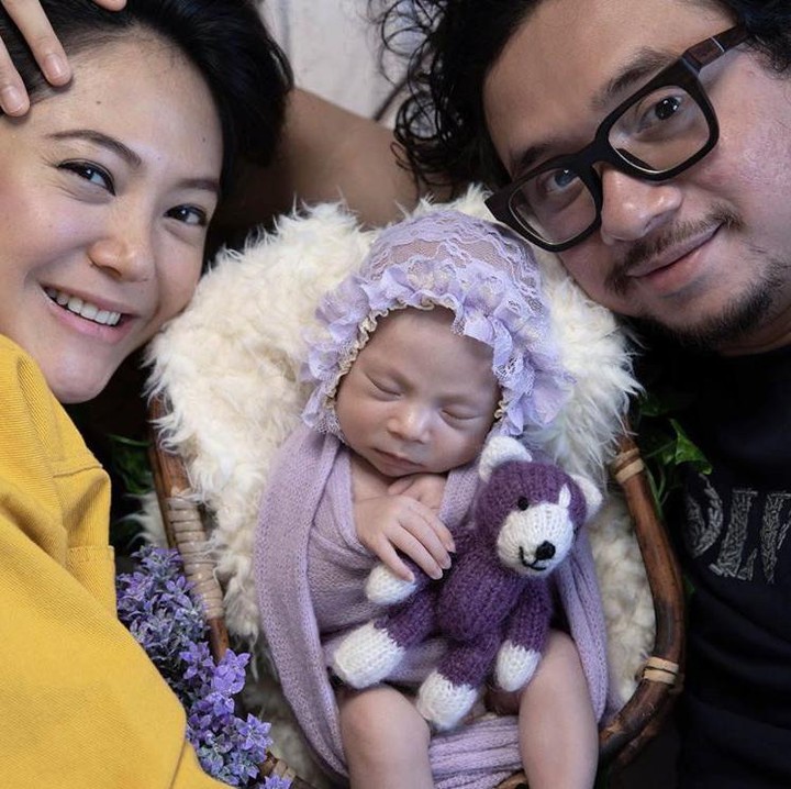 <p>Poppy dan suami memberi bayi cantik itu nama yang indah, sesuai bulan kelahirannya, Airia June. (Foto: Instagram @popsovia)</p>