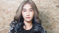 Olahraga Pakai Baju Tembus Pandang, Model Seksi Buat Kaum Pria Melongo