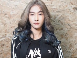 Olahraga Pakai Baju Tembus Pandang, Model Seksi Buat Kaum Pria Melongo