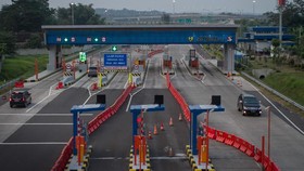 Stiker Penunjang Transaksi Tol RFID yang Sedang Viral