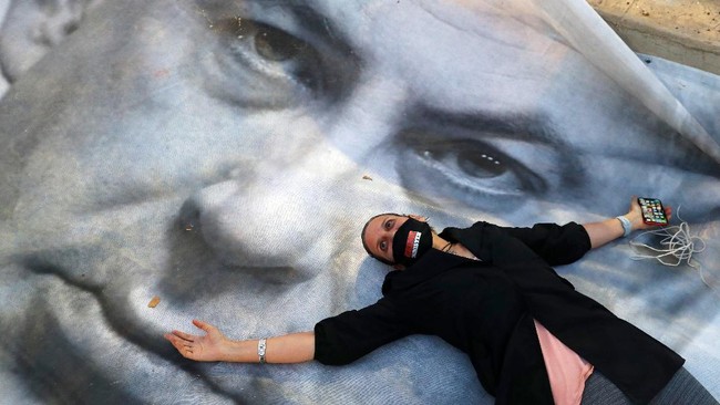 Sederet kabar meramaikan berita internasional akhir pekan, dari Benjamin Netanyahu lengser dari kursi PM Israel hingga AS mengimbau warganya tak ke Indonesia.