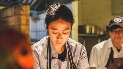 8 Gaya Chef Renatta Kenakan Apron di Dapur, Cantik nan Elegan