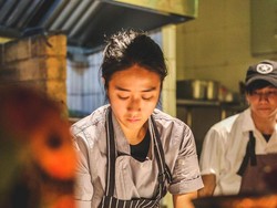 8 Gaya Chef Renatta Kenakan Apron di Dapur, Cantik nan Elegan