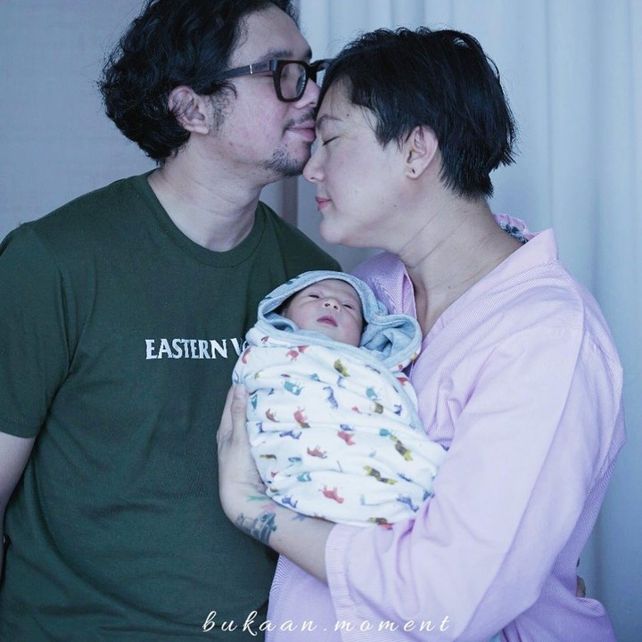 <p>Kebahagiaan Poppy dan suami semakin lengkap setelah kelahiran anak pertama, pada 1 Juni 2019. (Foto: Bukaan Moment/Instagram @popsovia)</p>