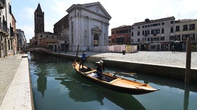 Bengkel Pembuatan Gondola di Venesia Terancam Gulung Tikar
