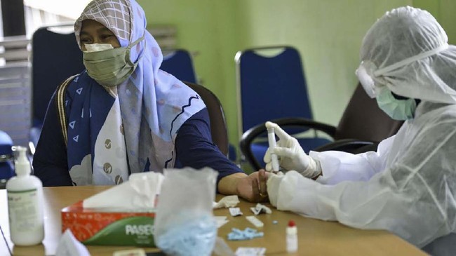Faktor ekonomi jadi tantangan dalam pencapaian cakupan testing dan tracing, karena beberapa kelompok masyarakat justru takut kehilangan kerja jika dicap positif