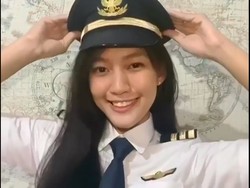 Rayakan Hari Kartini, Para Pilot Perempuan Lakukan #PassHatChallenge