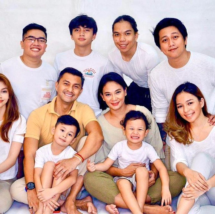 <p>Dari anak angkatnya, Amanda Annette Syariff, Anjasmara dan Dian Nitami memiliki dua orang cucu, yakni Akatara Pradipa Bayuaji dan Danendra Praska Bayuaji. (Foto: Instagram)</p>