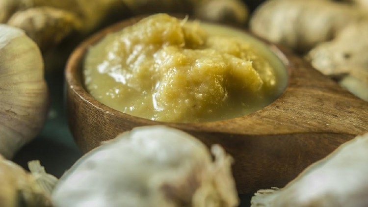 Home made paste with garlic and ginger