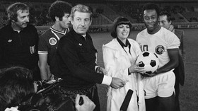 Lawan Rebutan Tukar Kostum, Pele Harus Bawa 30 Jersey