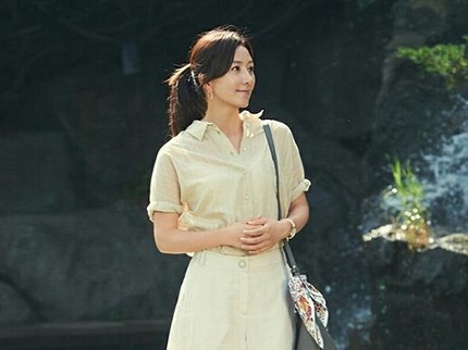 7 Potret Cantik Kim Hee Ae, Korban Pelakor dalam The World of the Married