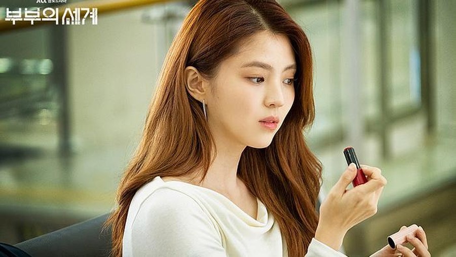 Lip balm cherry yang dipakai Han So Hee di The World of The Married