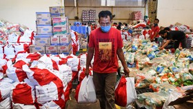 Politisasi Bansos Corona, Wajah Pemerintah yang Tak Peka