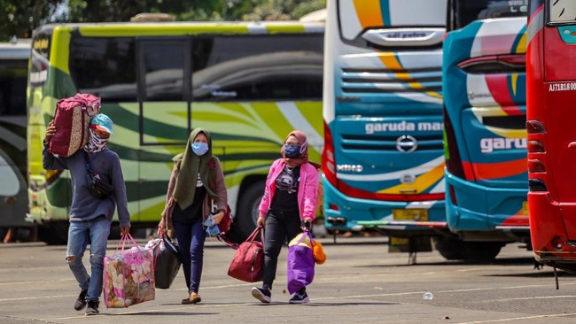 Gubernur Jawa Barat Ridwan Kamil dan Gubernur Jawa Tengah Ganjar Pranowo tak mau terjadi lonjakan kasus Covid-19 seperti di India.
