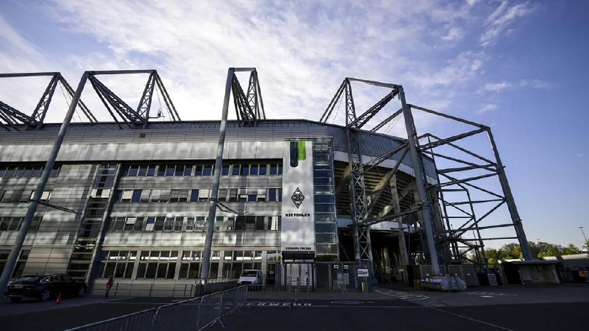 FOTO: Teknik Cerdik Suporter Jerman 'Hadir' di Stadion Bola