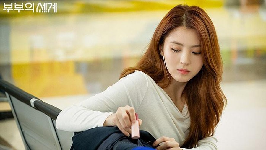 Lip balm cherry yang dipakai Han So Hee di The World of The Married Lip balm cherry yang dipakai Han So Hee di The World of The Married
