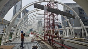 FOTO : Proyek LRT 'Kesempatan' di Tengah Pandemi Virus Corona