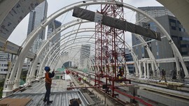 FOTO : Proyek LRT 'Kesempatan' di Tengah Pandemi Virus Corona