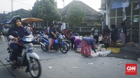 Hari Pertama PSBB Kota Bandung, Warga Masih Ramai di Jalanan