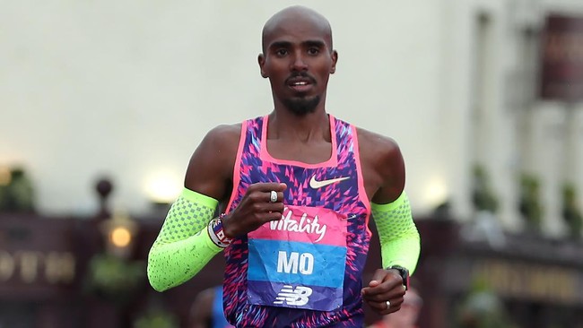 Britain's Mo Farah gestures after crossing the finish line and winning the half marathon elite men's race during the inaugural The Big Half in London on March 4, 2018. (Photo by Daniel LEAL-OLIVAS / AFP)