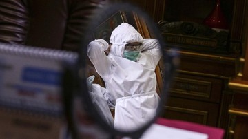 7 Bulan Pandemi Covid-19, 253 Dokter Hingga Perawat Wafat IDI mencatat 253 petugas medis yang telah wafat akibat infeksi Covid-19 terbanyak dari kalangan dokter, kemudian perawat.