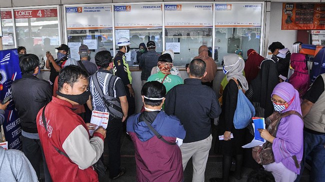 PT KAI mulai membuka penjualan tiket kereta api lebaran untuk keberangkatan H-10 pada Kamis (15/2) ini.