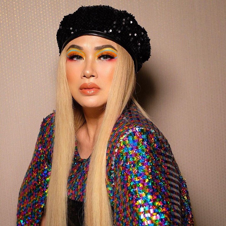 <p>Titi DJ juga dikenal sebagai diva. Pada 2005 silam, mantan istri aktor Bucek Depp ini melakukan prosedur sedot lemak. Ia juga menjalani operasi kelopak mata dan <em>tummy tuck</em>, yakni operasi membentuk perut rata dan kencang. (Foto: Instagram @ti2dj)</p>