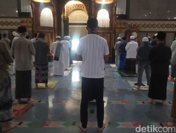 Salat Tarawih dan Salat Idul Fitri Diizinkan, Ini Respons Persis-MUI Jabar