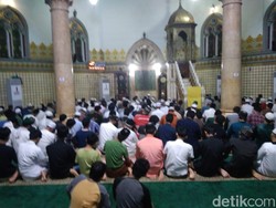 Tarawih di Masjid Raya Medan, Jemaah Wajib Masuk Bilik Disinfektan Dulu