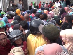 Bagi Sembako Abaikan Physical Distancing, Gubernur Kaltim Minta Maaf