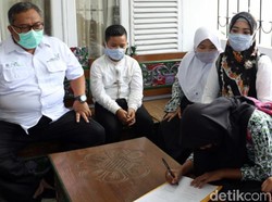 Lawan Corona, Siswa MI Sukabumi Sumbangkan Uang Hasil Jual Sampah