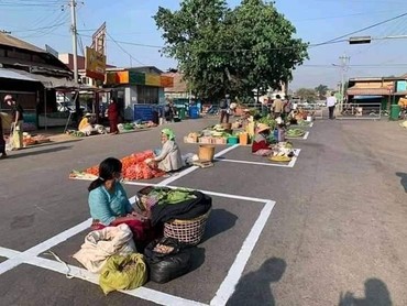 Viral! Begini Cara Unik Myanmar Terapkan Physical Distancing di Pasar