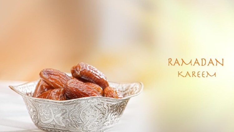 Beautiful bowl full of date fruits symbolizing Ramadan