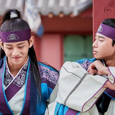 Intip Serunya Persahabatan V BTS dan Park Seo Joon