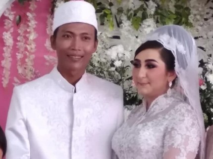 Kabar Bule Cantik Nekat Nikahi Tukang Sapu, Tersiksa karena LDR